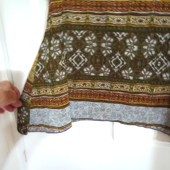 Charlotte Russe Green Red Gray Handkerchief Hem Shirt V Neck Longer Sides L - Picture 4 of 10